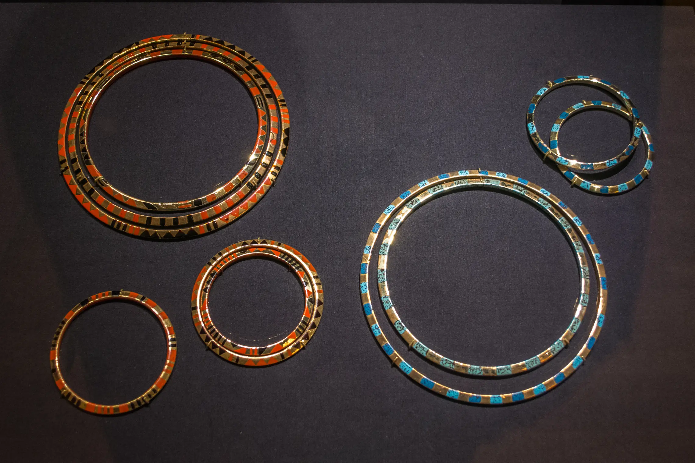 Giraffe necklaces and bacelets - Jean Dunand (27874687259)