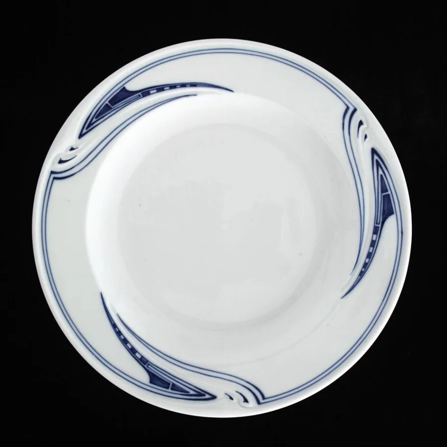 Meissen plate in the new style, early 20th century.