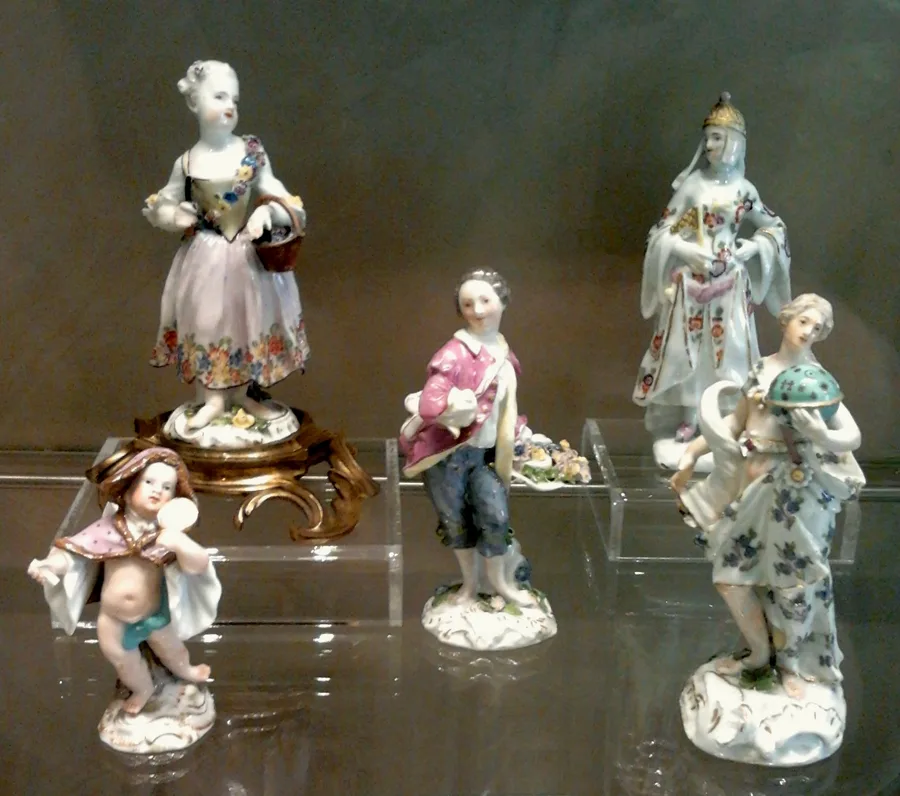 Rococo figurines.