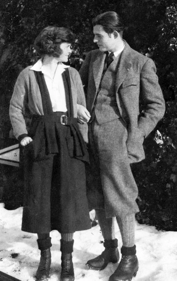 ErnestHemingwayHadley1922